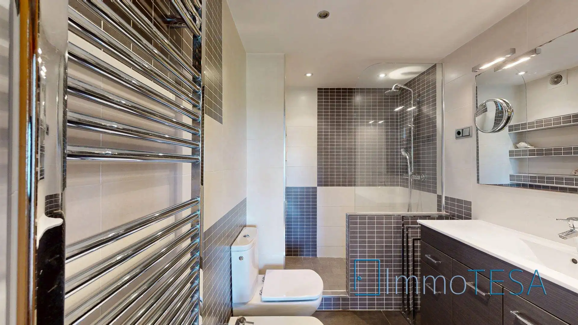 Bathroom of Flat for sale in Barberà del Vallès  with Air Conditioner, Heating and Parquet flooring