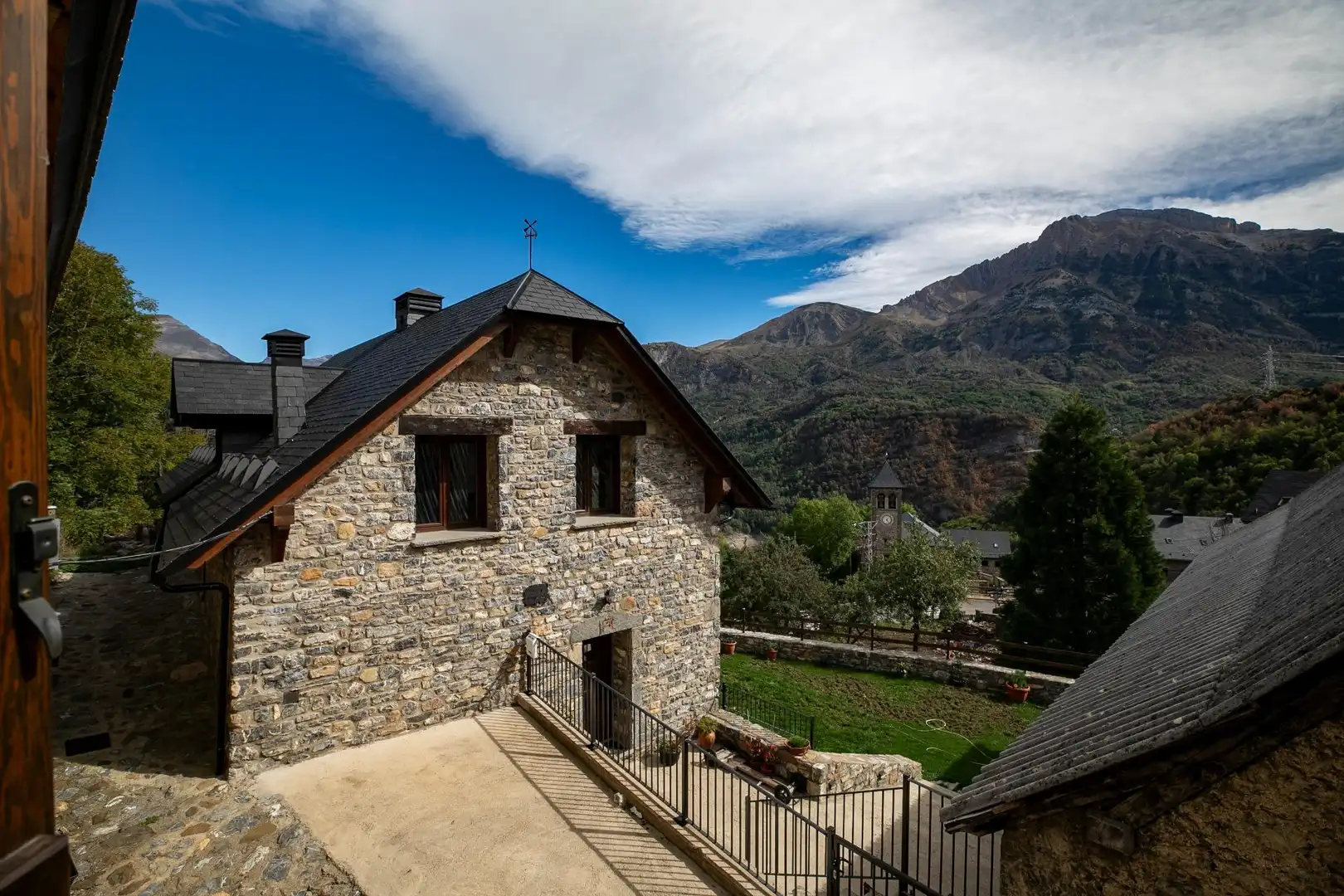Exterior view of Houses for sale in Biescas, Huesca