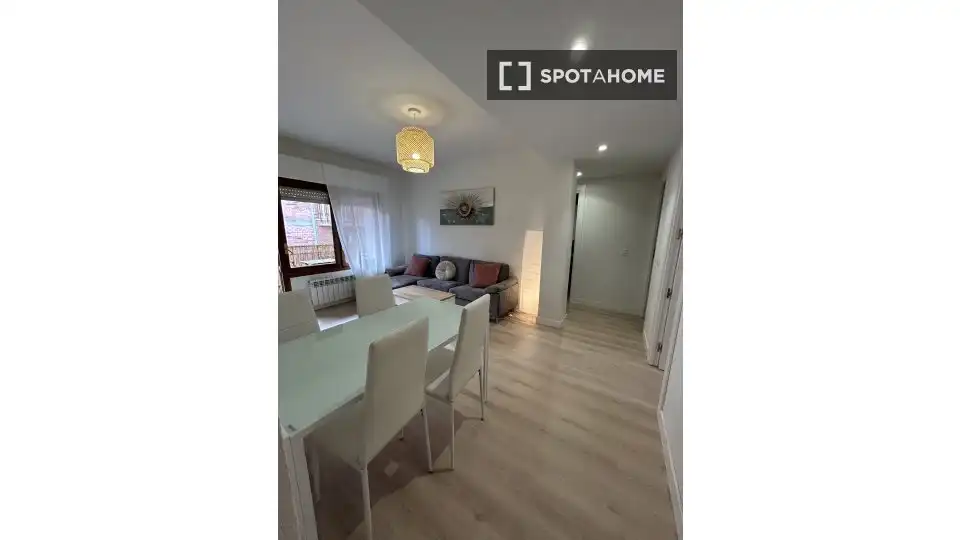 Exterior view of Flat for share in Segovia  with Air Conditioner, Heating and Furnished