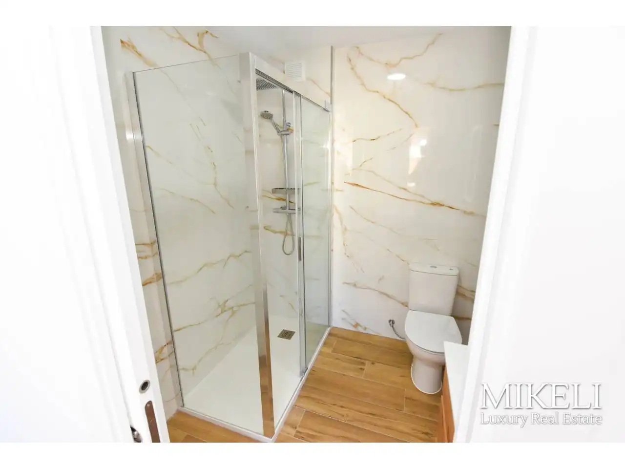 Bathroom of Flat for rent in Valdenoja