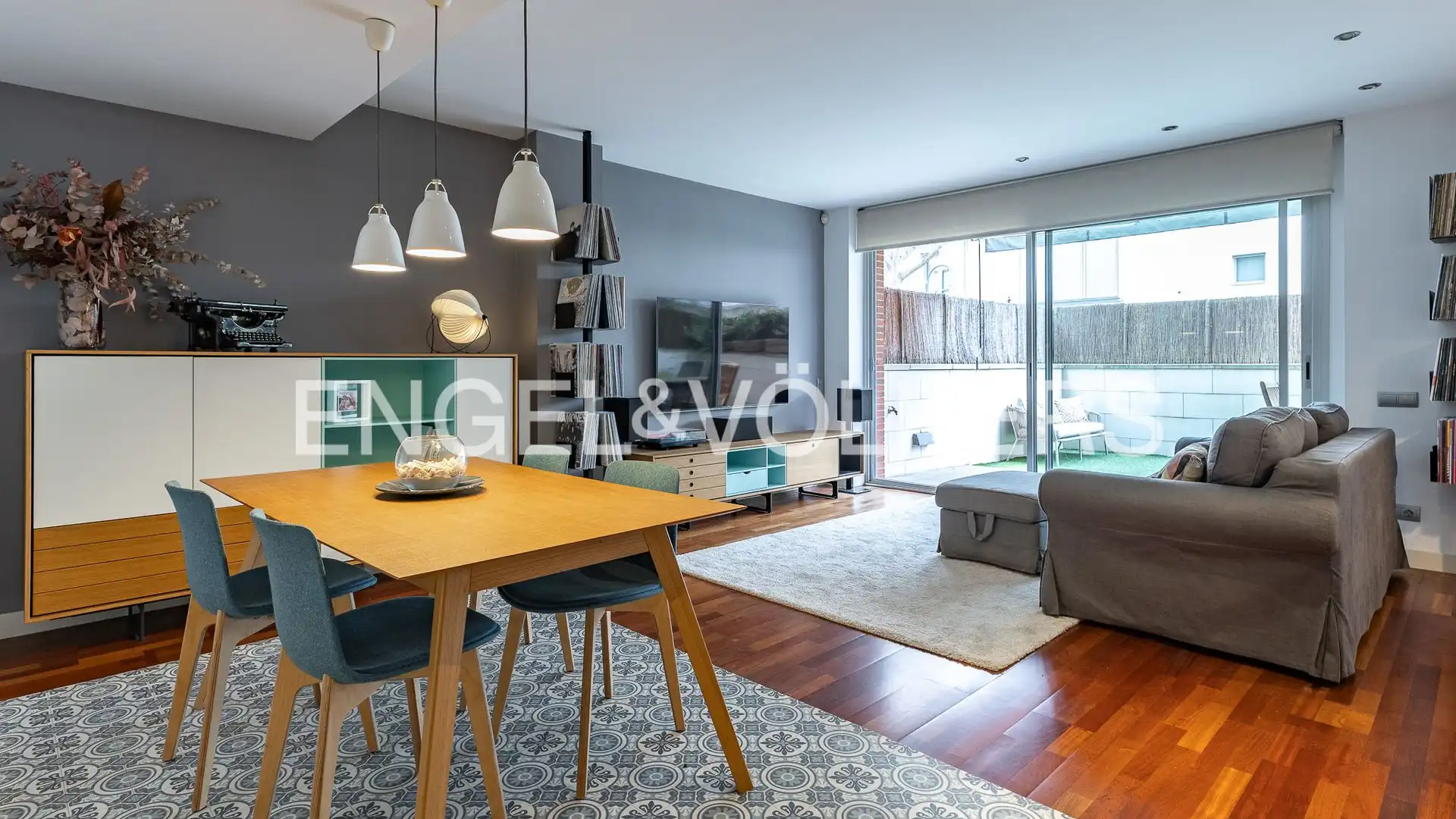Sala de estar de Piso en venta en Sant Cugat del Vallès con Aire acondicionado, Calefacción y Jardín privado