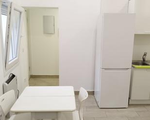 Cuina de Apartament de lloguer en  Madrid Capital amb Aire condicionat