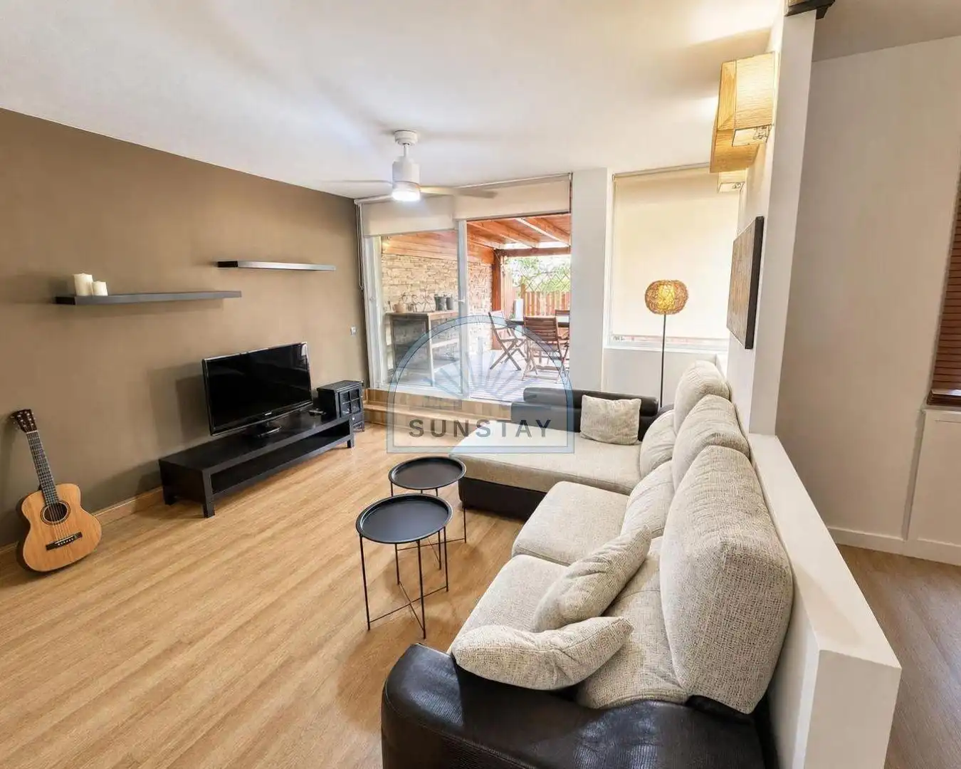 Sala de estar de Apartamento de alquiler en Torremolinos con Aire acondicionado, Jardín privado y Terraza