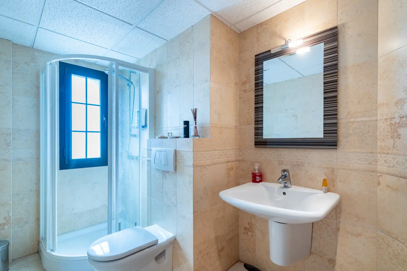 Badezimmer von Einfamilien-Reihenhaus zum Verkauf in Llucmajor mit Privatgarten, Terrasse und Schwimmbad