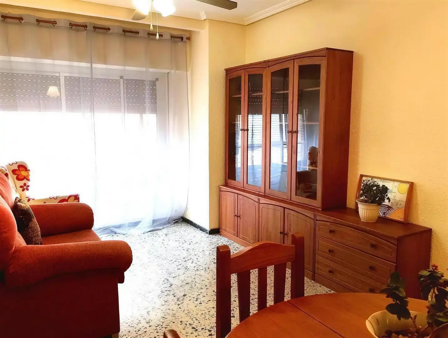 Sala d'estar de Pis en venda en Alicante / Alacant amb Moblat i Balcó