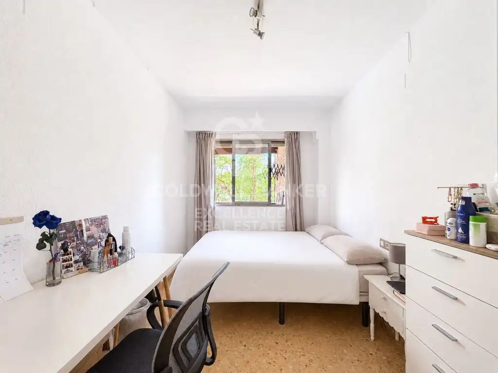 Bedroom of Flat for sale in Valencia