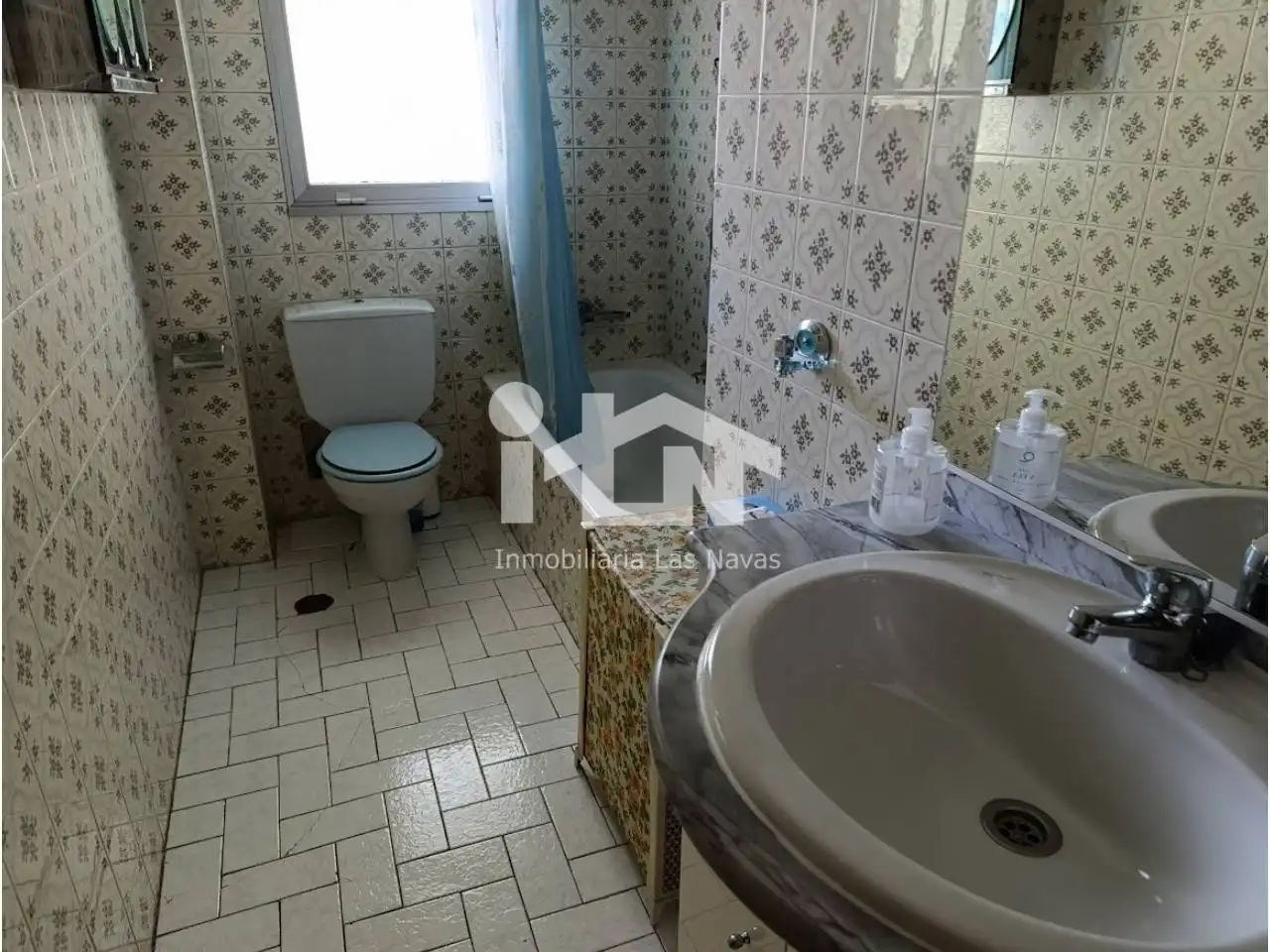 Bany de Pis en venda en Las Navas del Marqués  amb Parquet, Terrassa i Traster