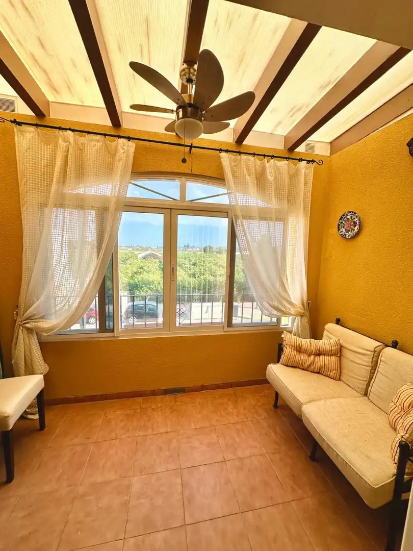 Terraza de Apartamento de alquiler en Daya Nueva con Aire acondicionado, Piscina y Amueblado