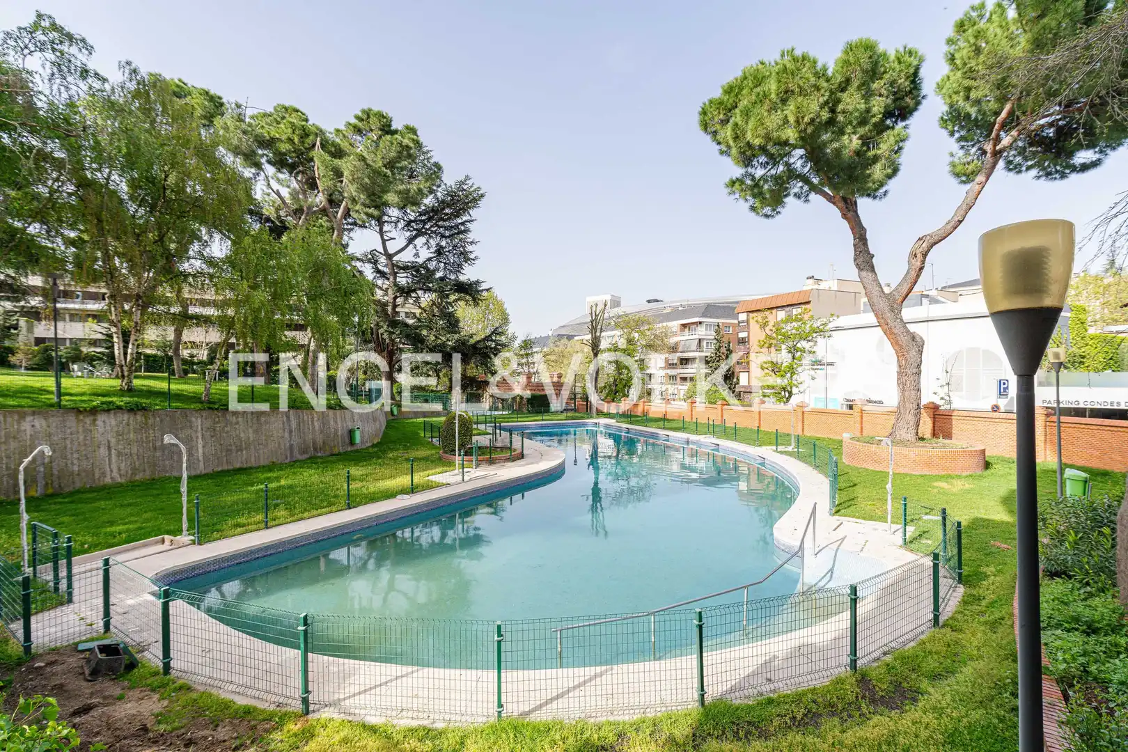 Schwimmbecken von Wohnung zum Verkauf in Madrid mit Heizung, Parkett und Abstellraum
