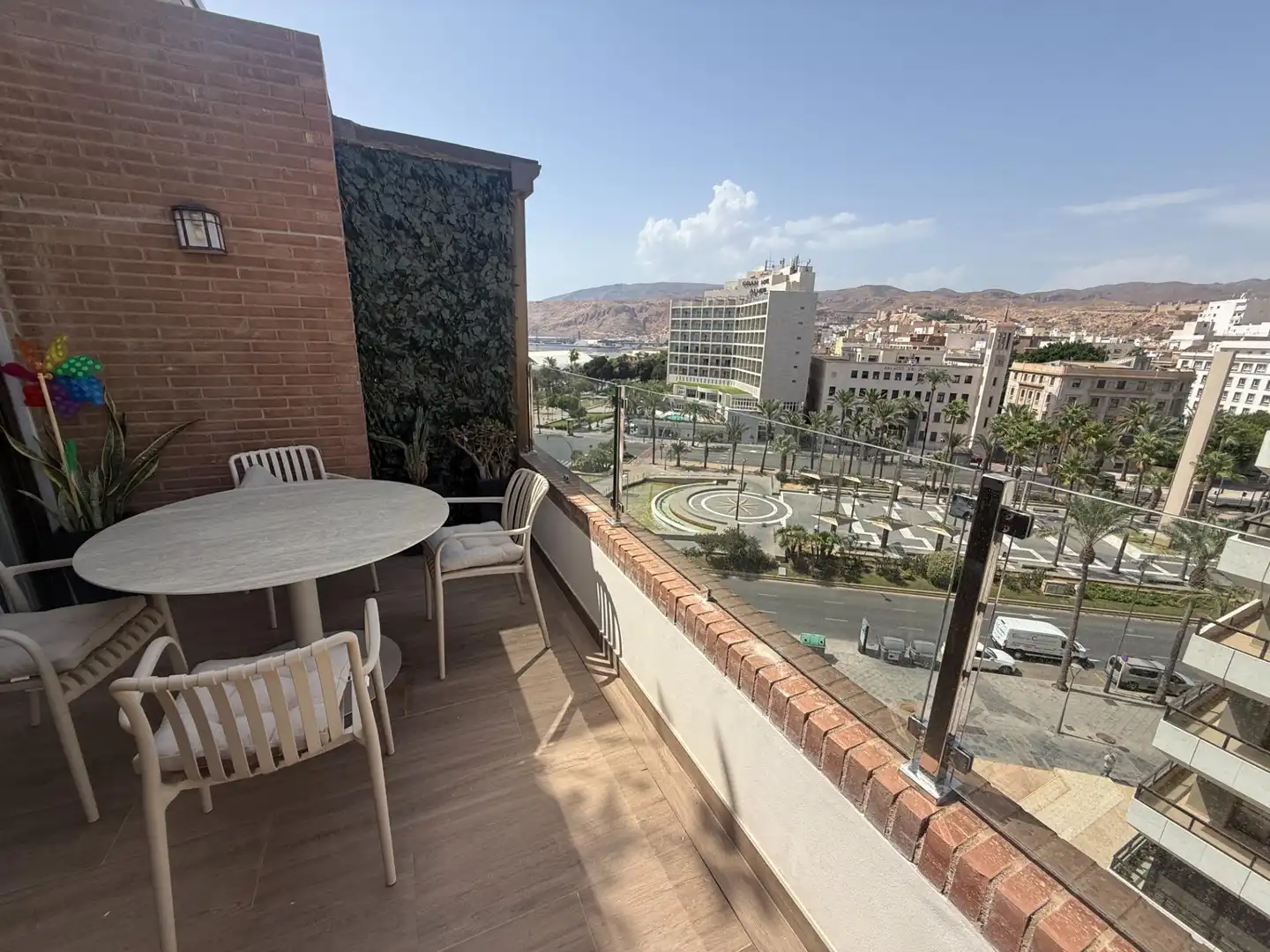 Terrasse von Wohnung zur Miete in Almería mit Klimaanlage, Terrasse und Möbliert