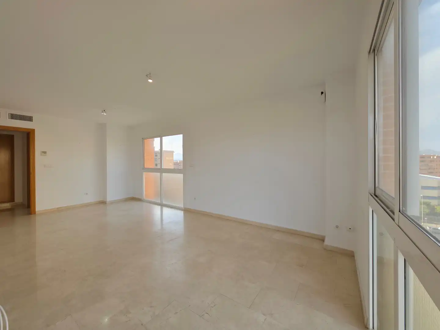 Sala d'estar de Pis en venda en Alicante / Alacant amb Aire condicionat, Terrassa i Piscina comunitària