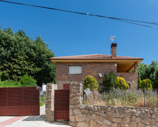 Vista exterior de Casa o xalet en venda en El Boalo - Cerceda – Mataelpino amb Piscina