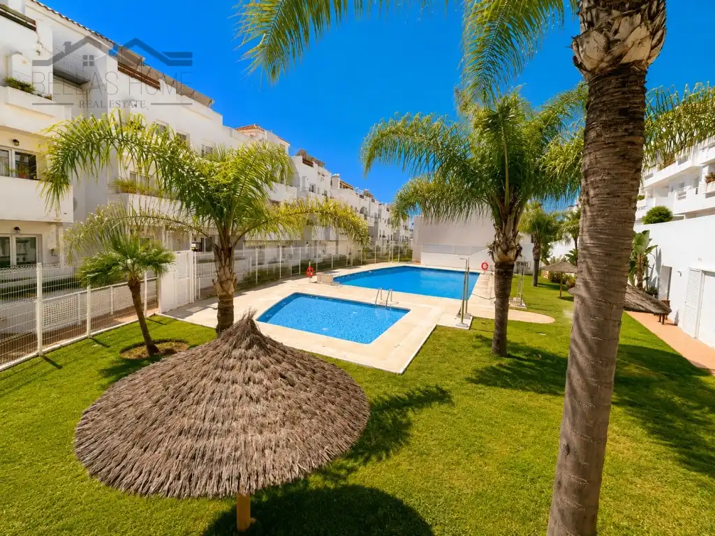 Außenansicht von Maisonette zum Verkauf in Estepona mit Klimaanlage, Terrasse und Schwimmbad