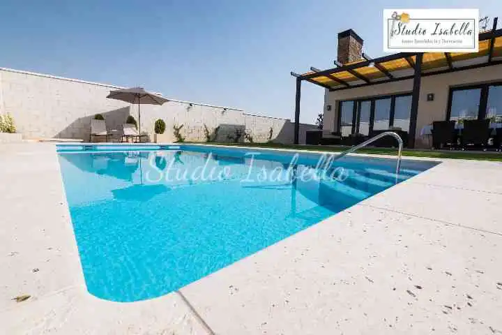 Piscina de Casa o xalet en venda en Cobisa amb Aire condicionat, Calefacció i Jardí privat
