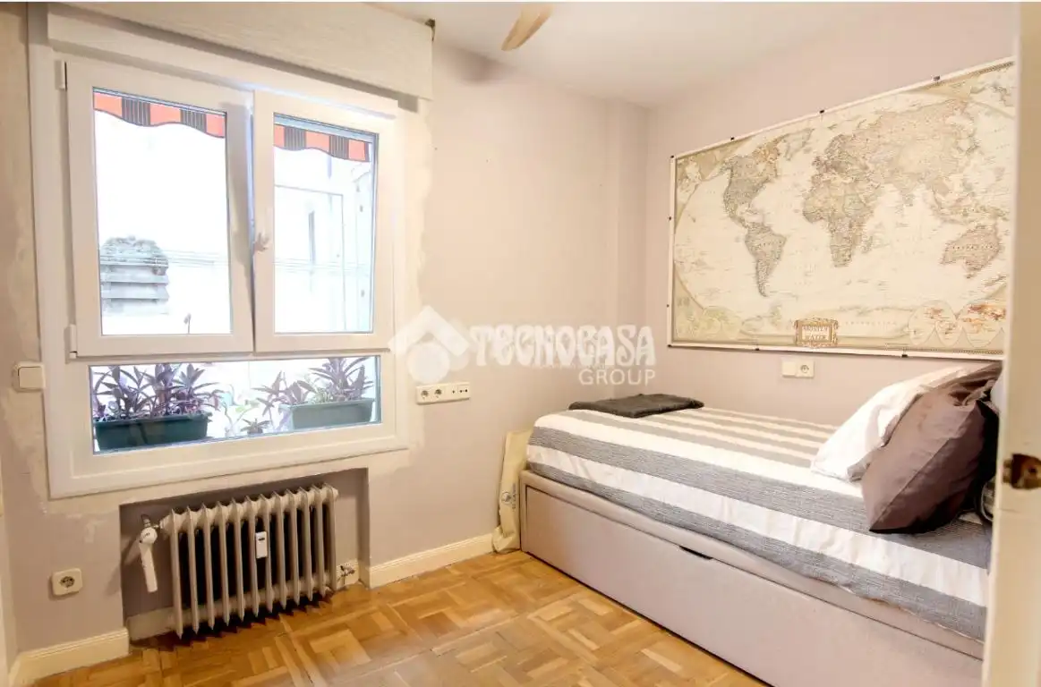 Habitación de Piso en venta en Madrid con Calefacción, Parquet y Terraza