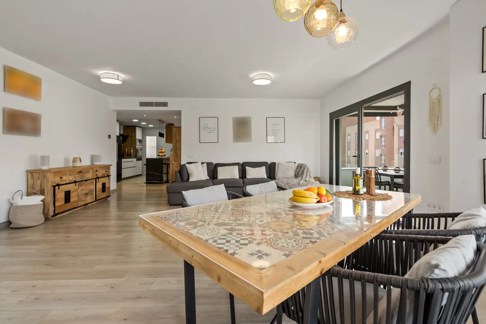 Sala d'estar de Àtic en venda en Estepona amb Terrassa i Balcó