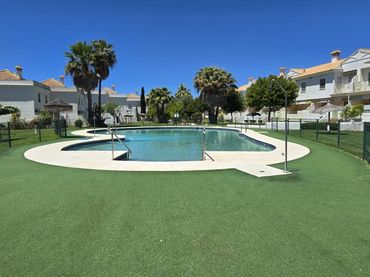 Maison mitoyenne avec piscine à vendre à Calle Ponce de León 36