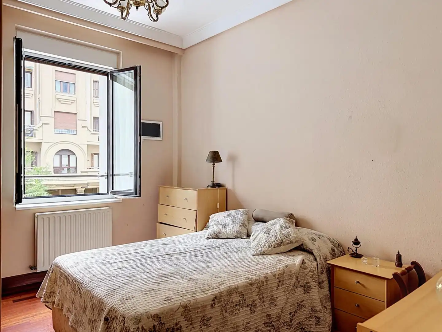 Habitación de Piso en venta en Donostia - San Sebastián  con Calefacción y Balcón