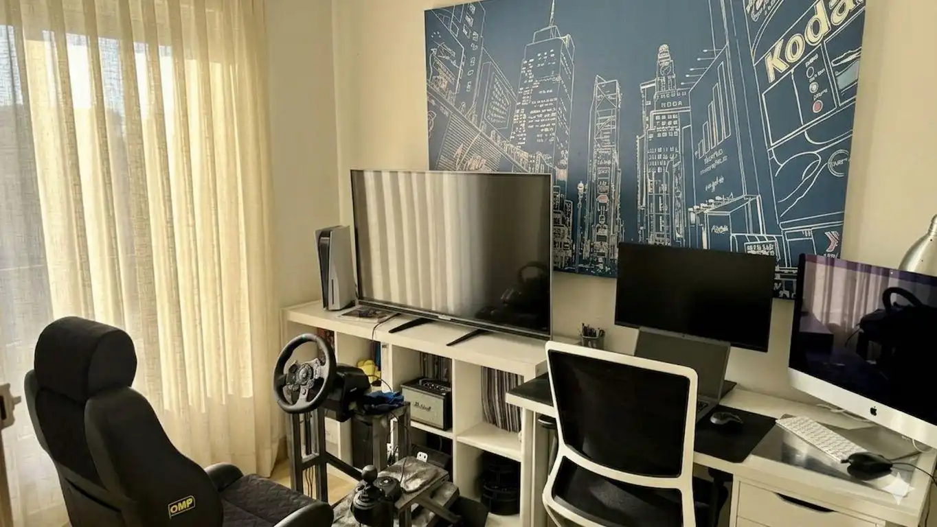 Living room of Flat for sale in Tres Cantos  with Heating, Parquet flooring and Terrace
