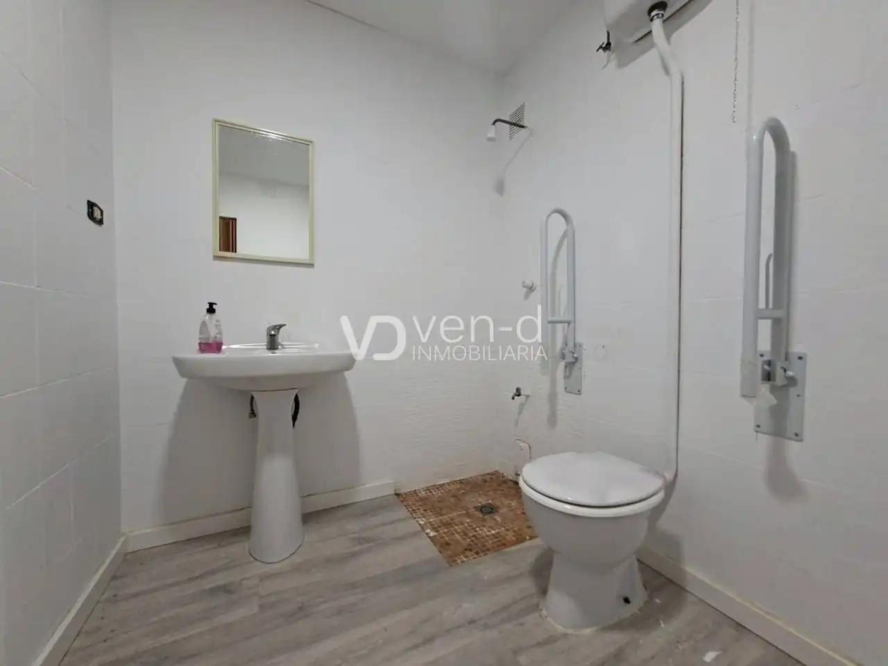 Baño de Local de alquiler en Enguera