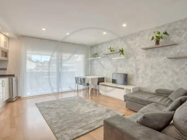Sala de estar de Piso en venta en Castell d'Aro, Platja d'Aro i s'Agaró con Aire acondicionado, Calefacción y Amueblado