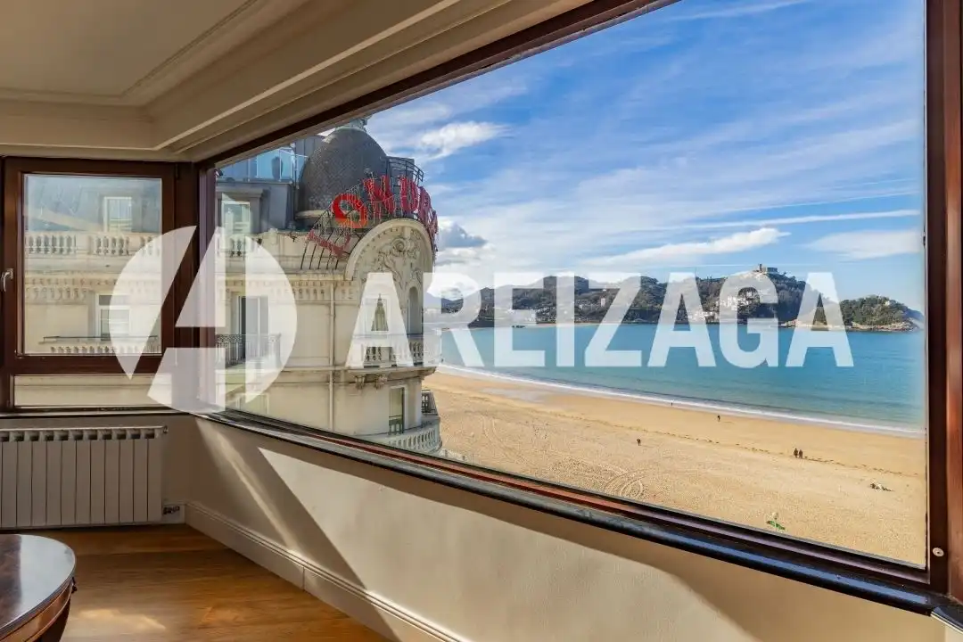 Bedroom of Flat for sale in Donostia - San Sebastián   with Air Conditioner, Heating and Terrace