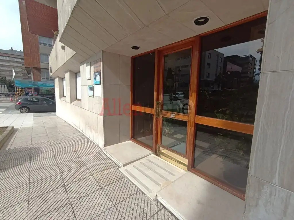 Pis en venda en Oviedo  amb Traster