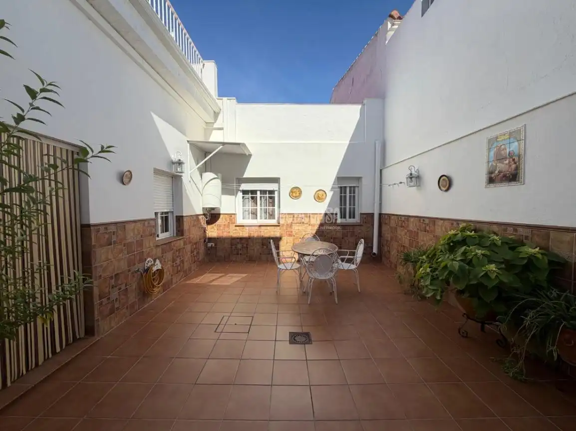 Maison jumelée avec balcon à vendre à Mengíbar