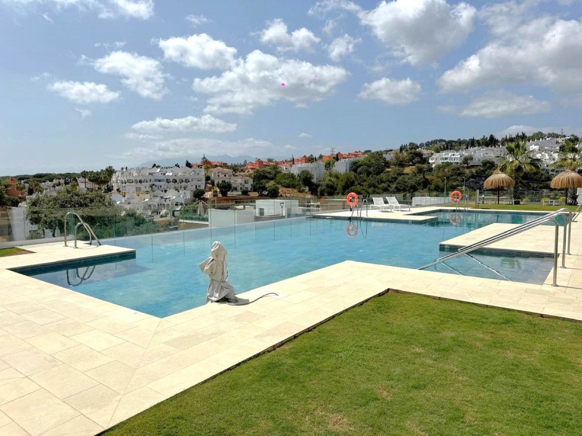 Piscina de Planta baixa en venda en Marbella amb Aire condicionat, Jardí privat i Terrassa