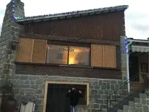 Vista exterior de Casa o chalet en venta en El Tiemblo  con Aire acondicionado y Balcón