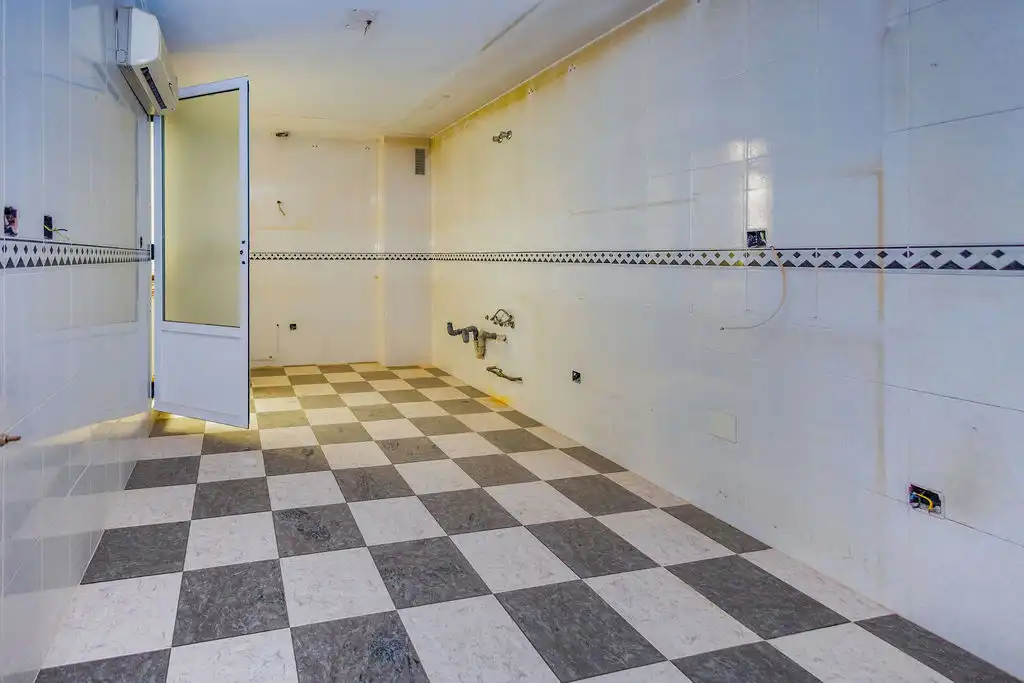 Flat with lift for sale in Av Reyes Católicos, imagen 6