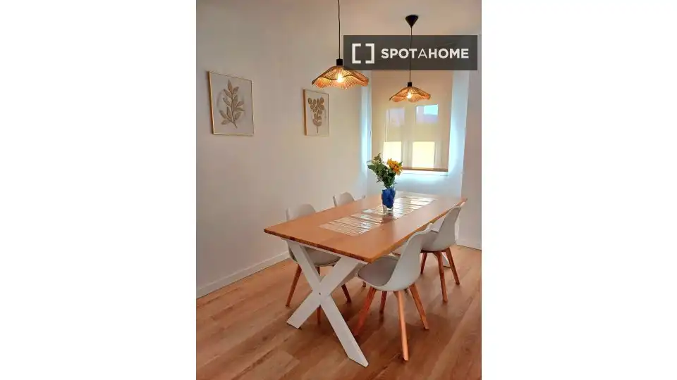Menjador de Apartament per a compartir en Ronda amb Aire condicionat, Terrassa i Moblat