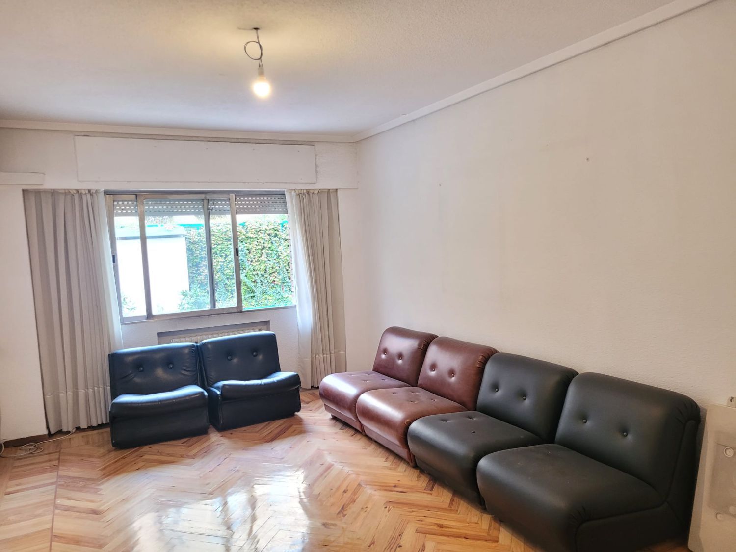 Sala d'estar de Oficina de lloguer en  Madrid Capital amb Aire condicionat