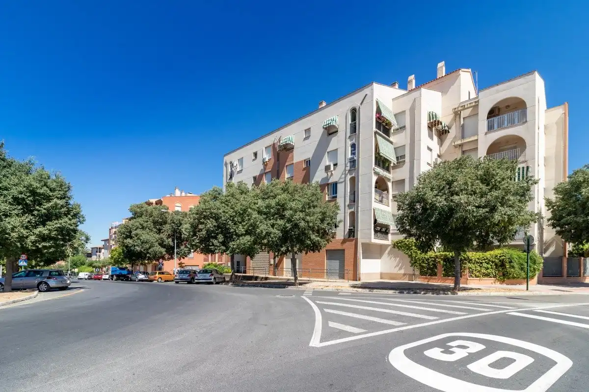 Außenansicht von Wohnung zur Miete in Granada mit Heizung, Möbliert und Balkon