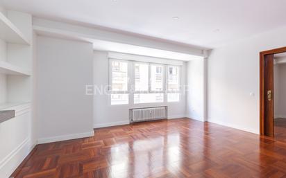 Exterior view of Apartment for sale in  Madrid Capital  with Air Conditioner, Heating and Parquet flooring