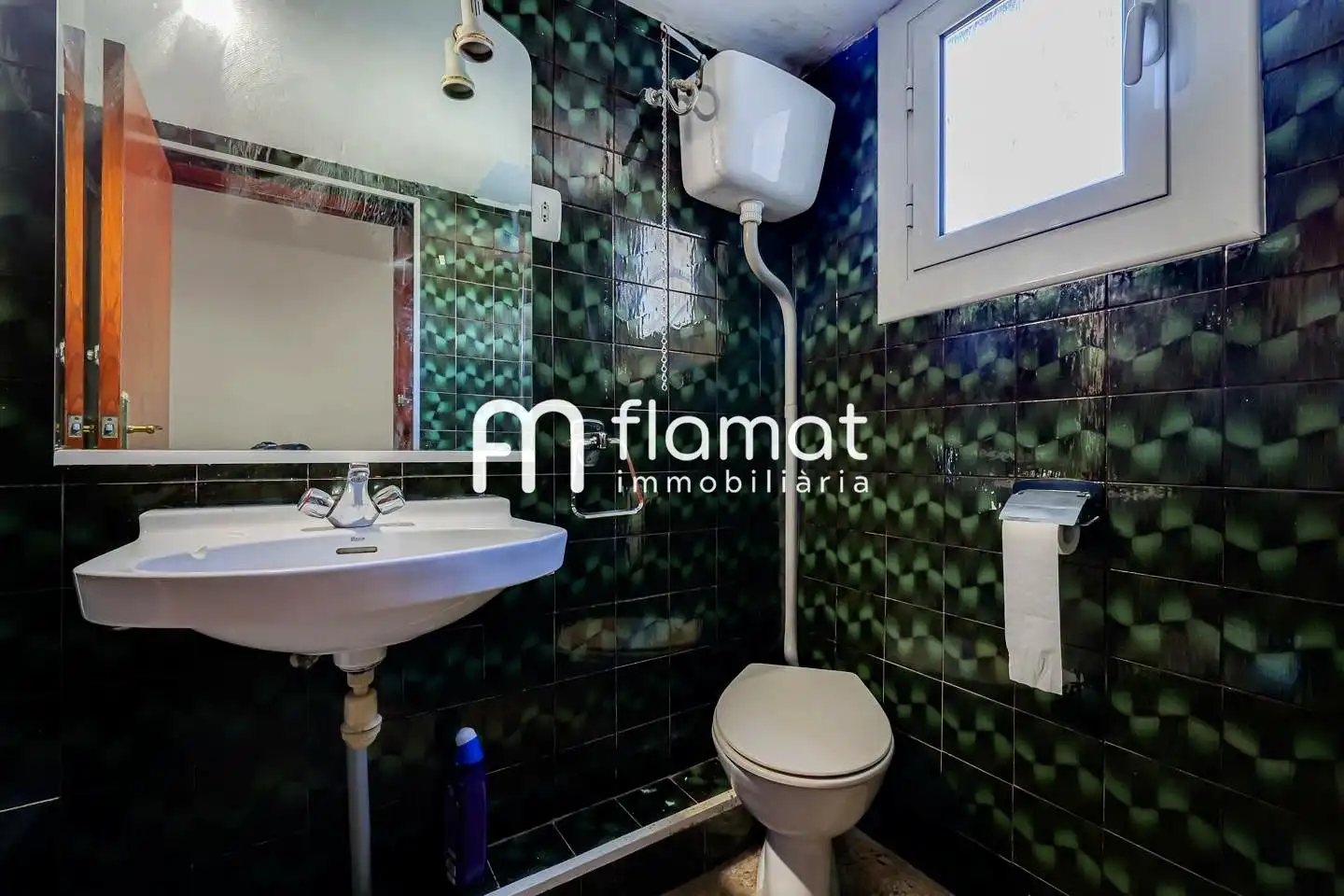 Badezimmer von Country house zum Verkauf in Santa Coloma de Gramenet mit Privatgarten und Terrasse