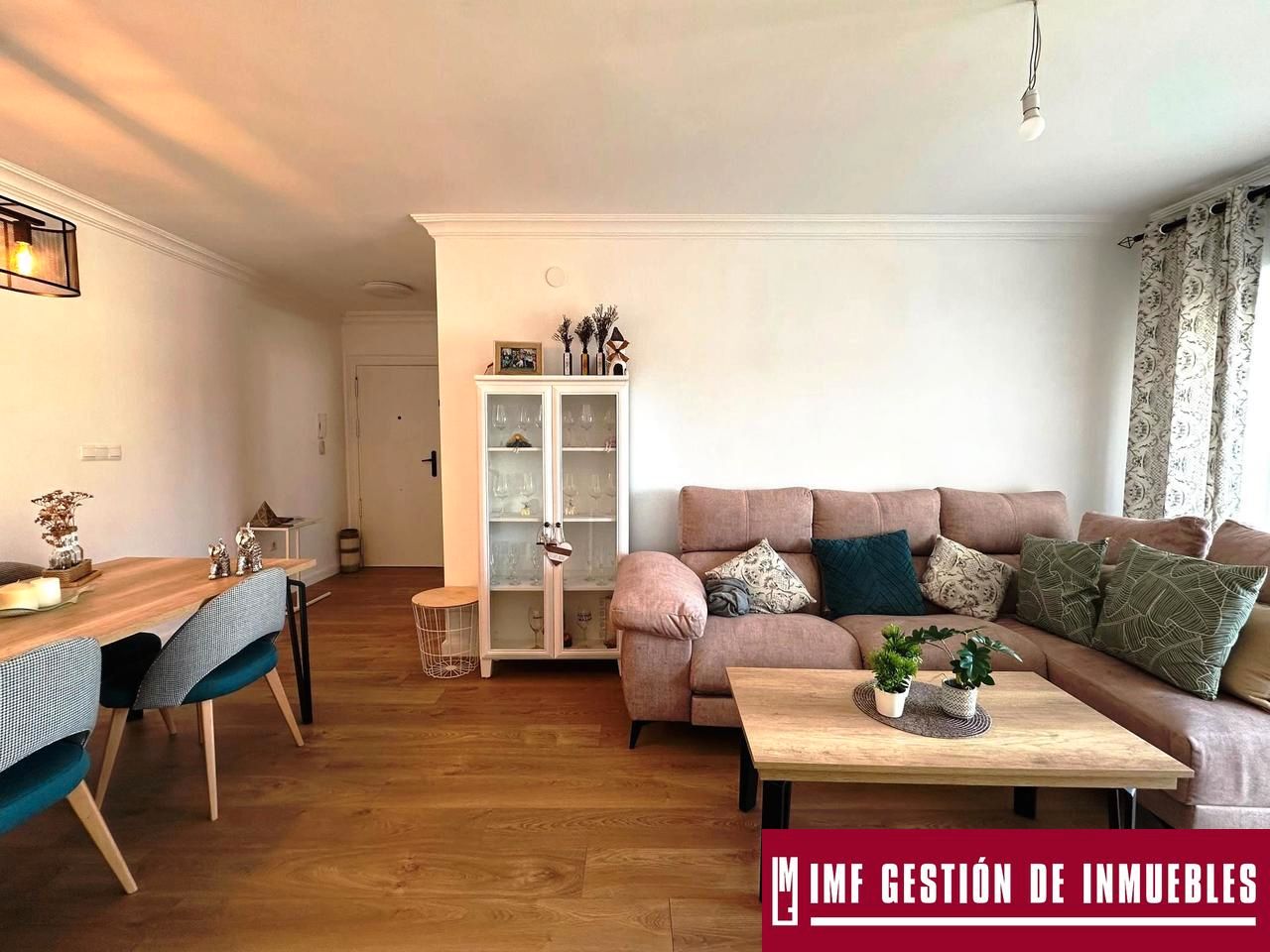 Sala d'estar de Pis en venda en Vélez-Málaga amb Aire condicionat, Terrassa i Moblat