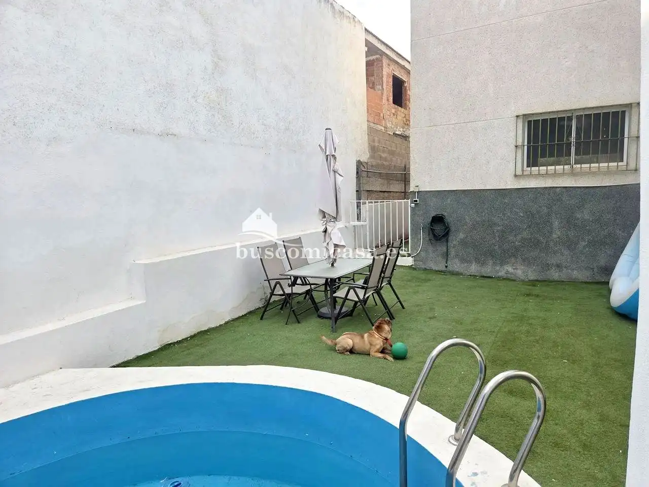 Vista exterior de Casa adosada en venda en Jaén amb Aire condicionat, Terrassa i Piscina