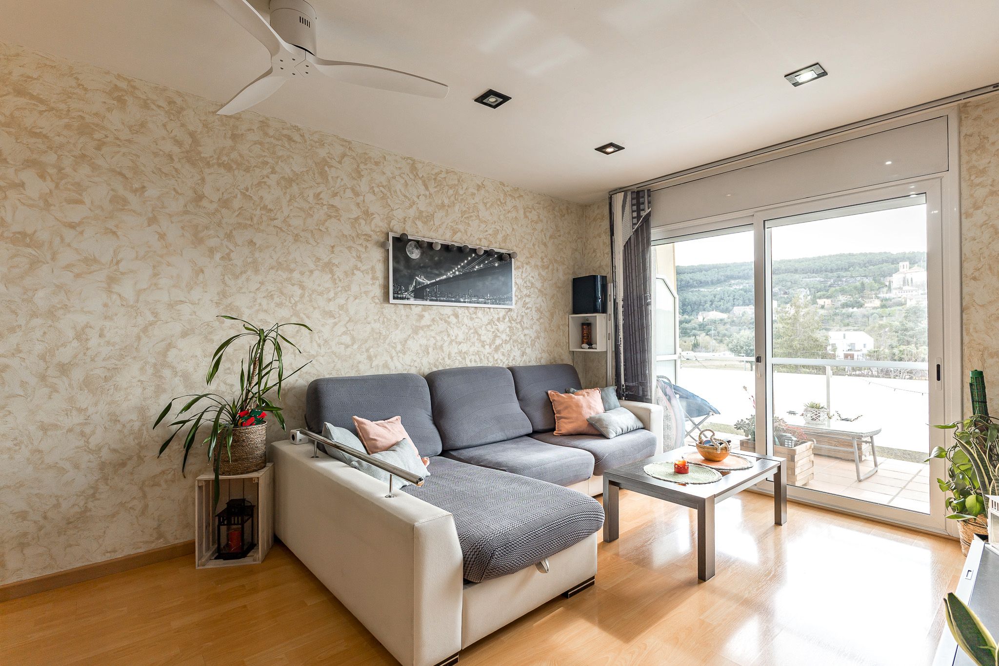 Living room of Flat for sale in Sant Martí Sarroca  with Heating, Parquet flooring and Storage room