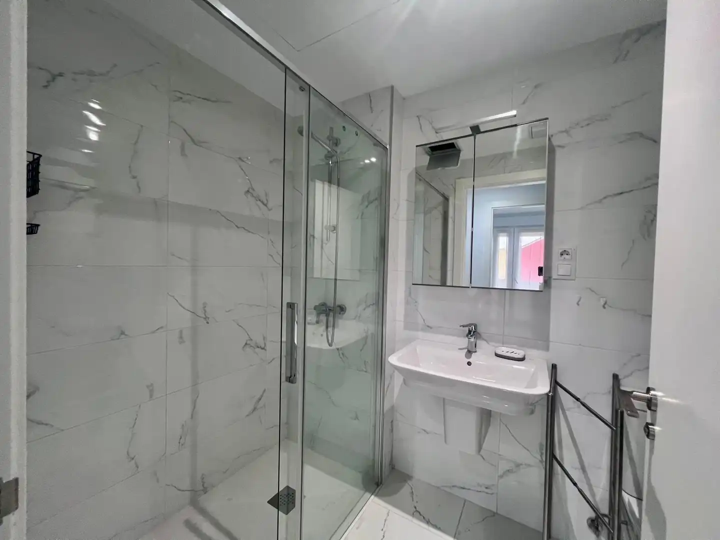 Bathroom of Flat for rent in Oviedo   with Heating, Private garden and Terrace