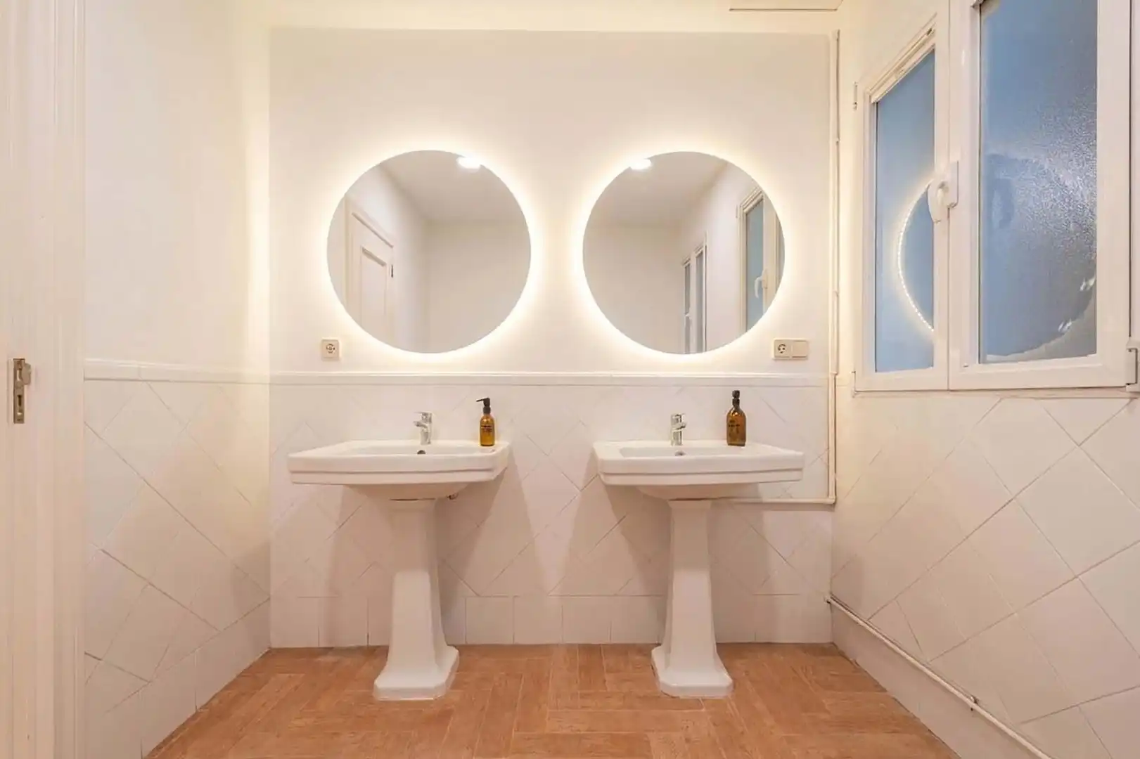 Baño de Oficina de alquiler en Madrid con Aire acondicionado y Calefacción