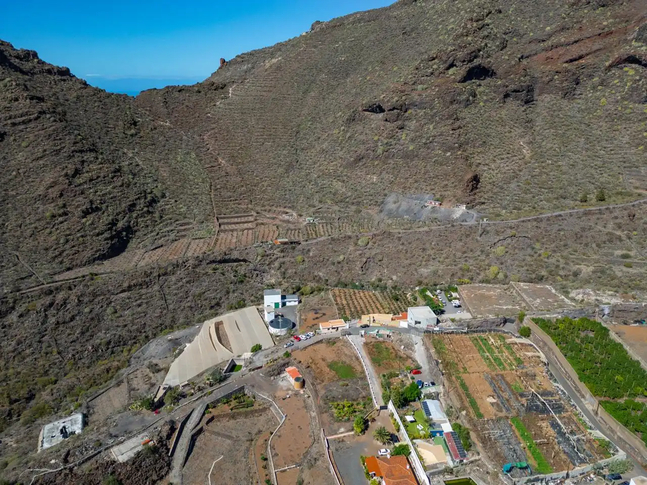 Vista exterior de Finca rústica en venda en Santiago del Teide amb Jardí privat i Terrassa