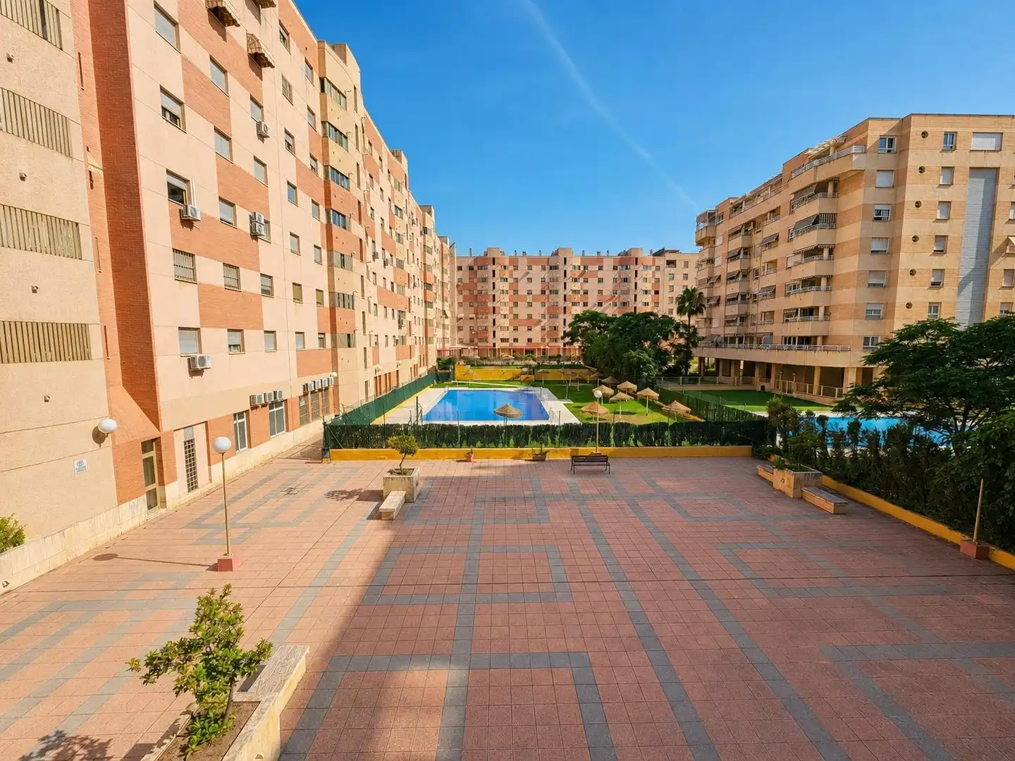 Vista exterior de Piso en venta en Málaga con Aire acondicionado, Jardín privado y Terraza