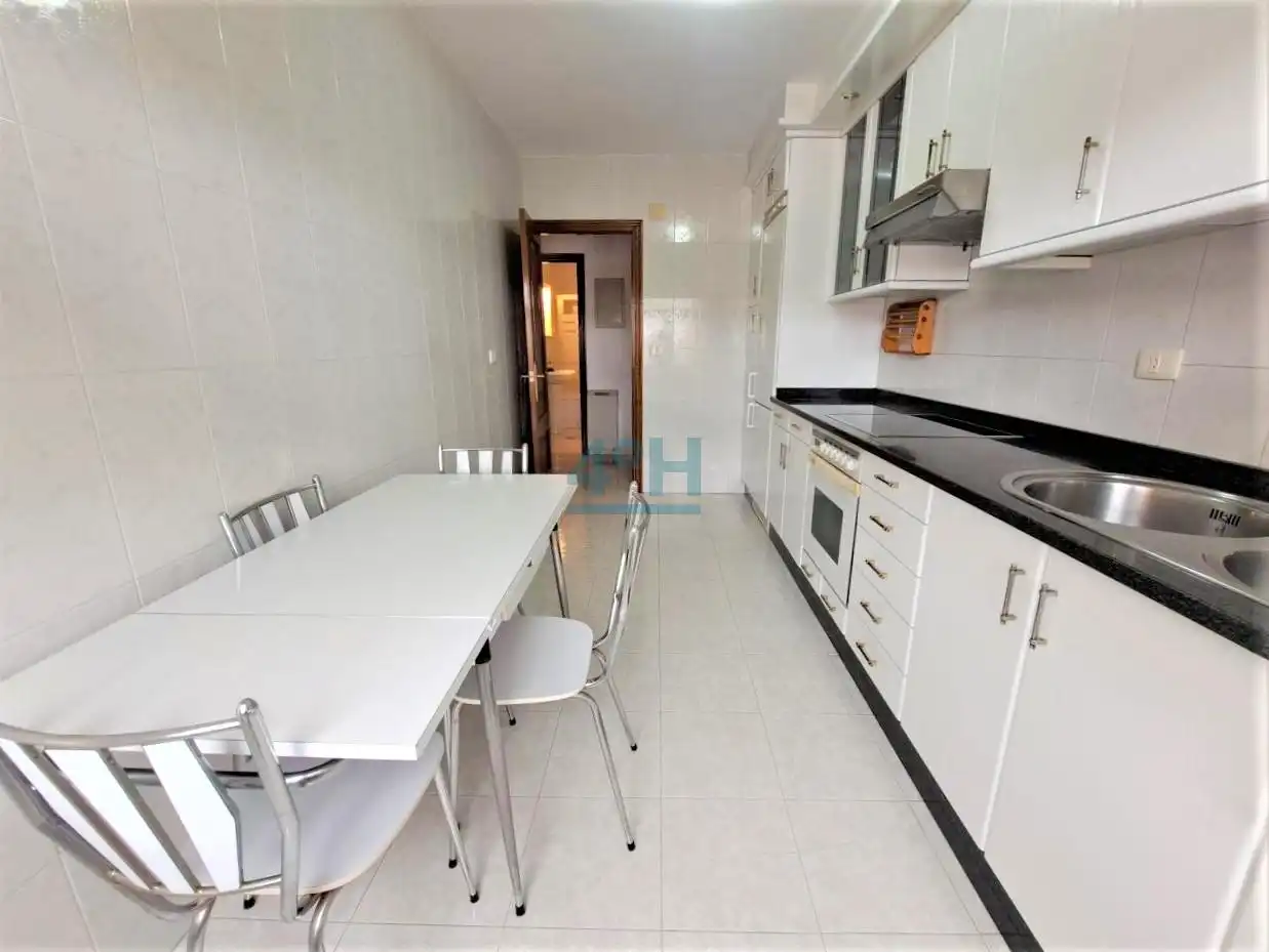 Cuina de Apartament de lloguer en Barbadás amb Calefacció, Parquet i Traster