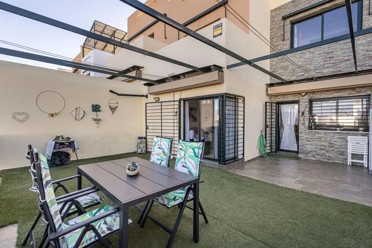 Terraza de Casa adosada en venta en Las Gabias con Piscina comunitaria