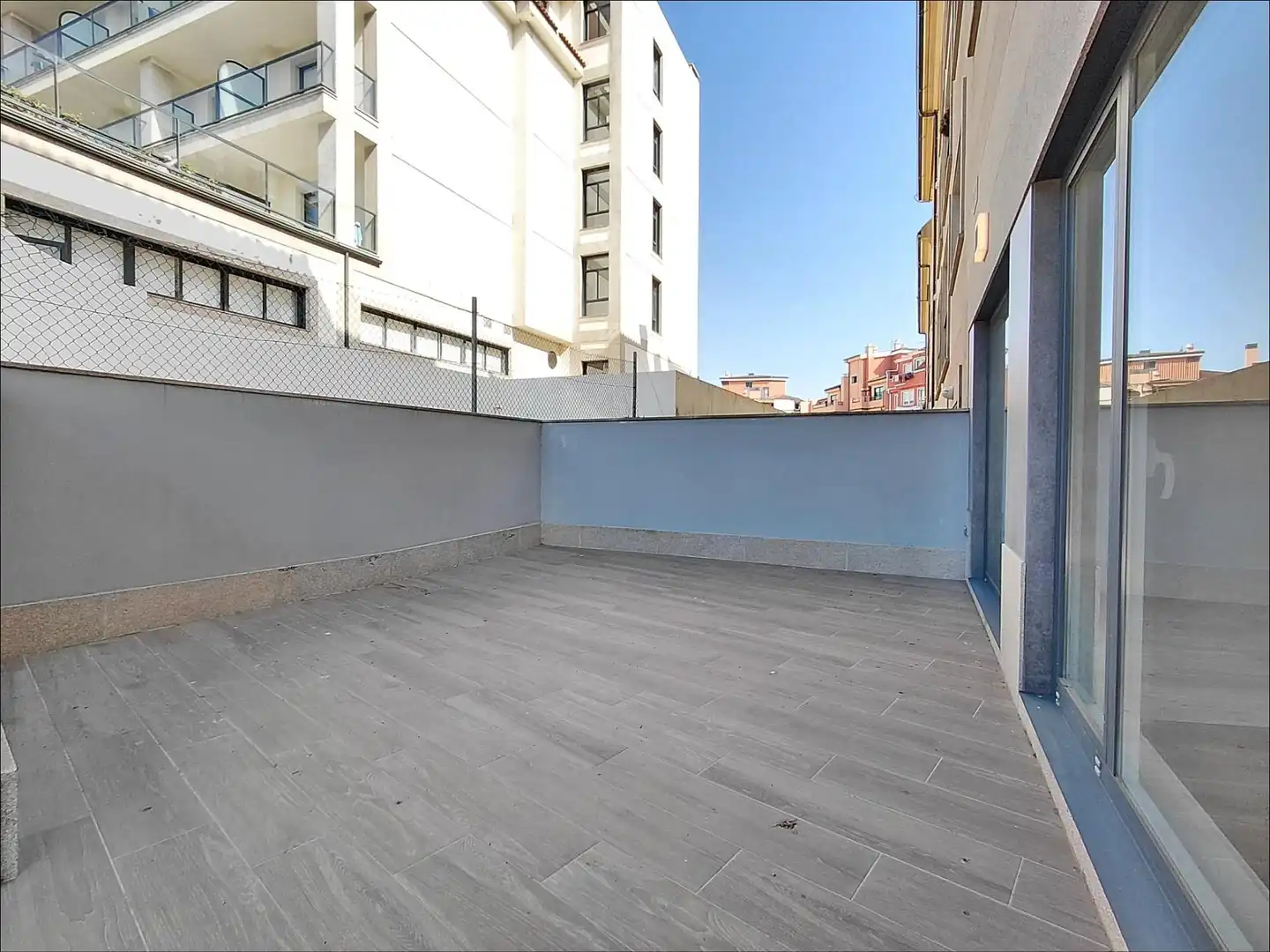 Terrasse von Erdgeschoss zum Verkauf in Sanxenxo mit Heizung, Terrasse und Möbliert