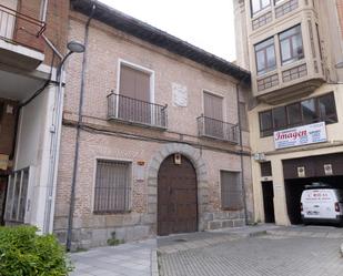 Vista exterior de Casa o xalet en venda en Medina del Campo amb Jardí privat, Terrassa i Balcó