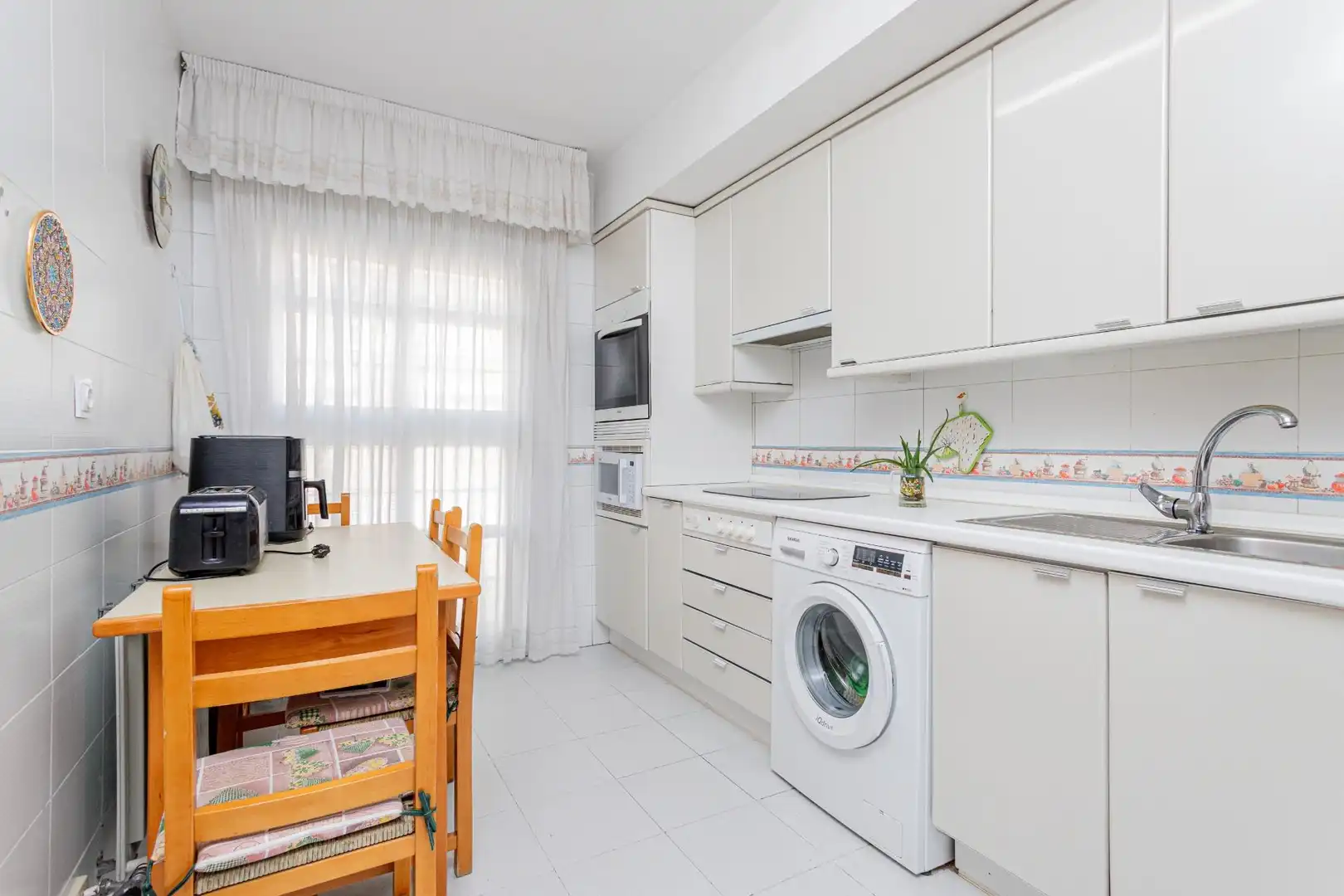 Cocina de Casa adosada en venta en Tres Cantos con Calefacción, Jardín privado y Terraza