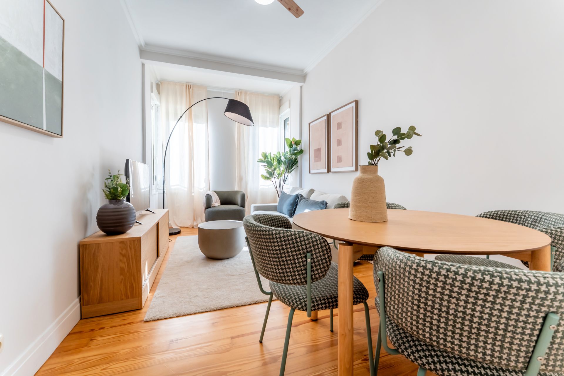 Sala d'estar de Pis de lloguer en Donostia - San Sebastián  amb Aire condicionat, Calefacció i Parquet