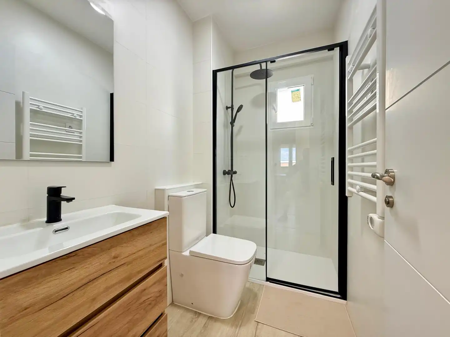 Bathroom of Flat for share in Getafe  with Heating, Furnished and Oven